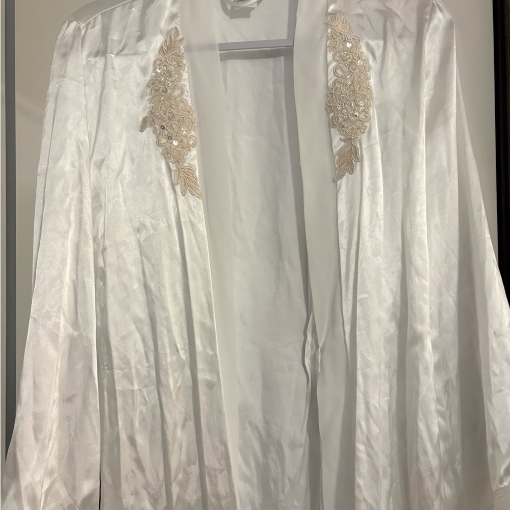 Linea Donatella White Satin Robe